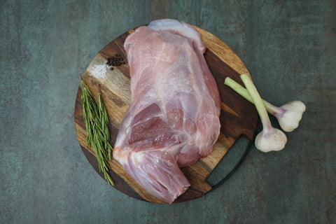 Lamschouder met been